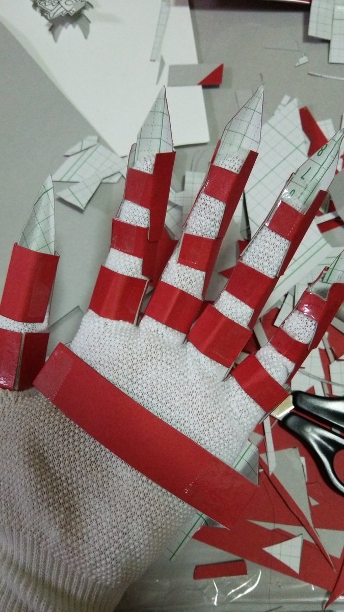 efesoth's tweet photo. 11年前の今日は指を作ってたらしい
邪ラフ様コス２号のかな https://t.co/pso4nWLAYq