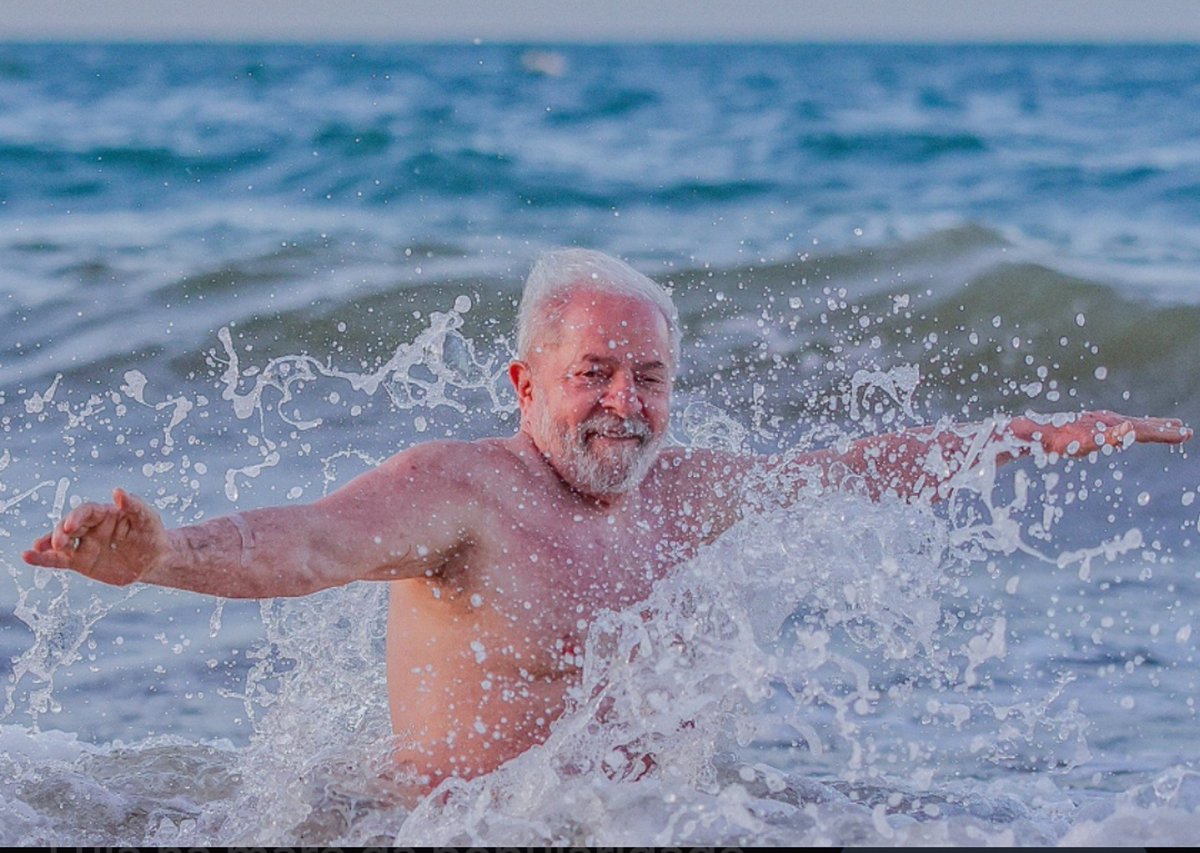 jownlock's tweet photo. amo as fotos do meu presidente lula nadando https://t.co/70VY61NWzZ