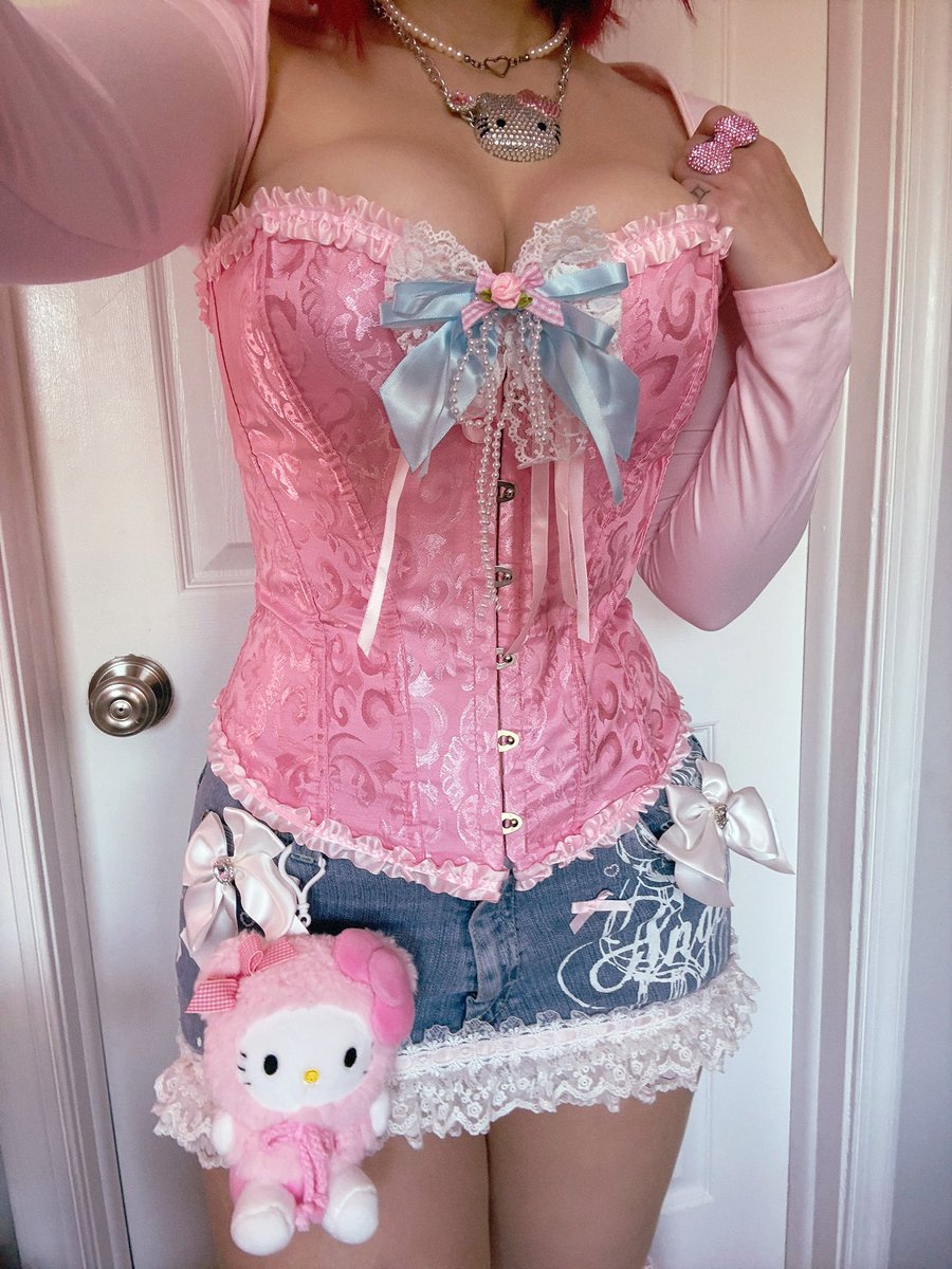 mcdivagal's tweet photo. 𑣲⋆ today's outfit ⋆.˚🎀🪞 https://t.co/2QaNpfr9PK