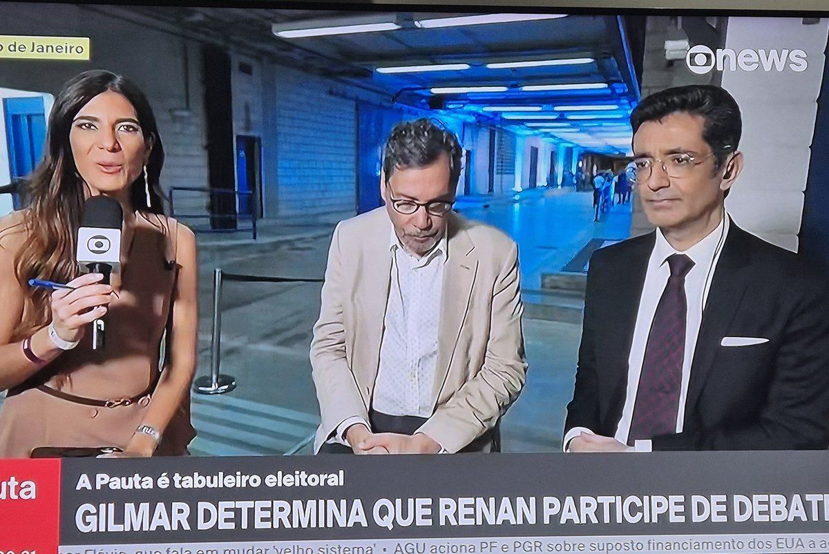 jojopancada's tweet photo. Clima de velório na GloboNews. 

O debate foi pro saco. https://t.co/uUqkj5hWiH