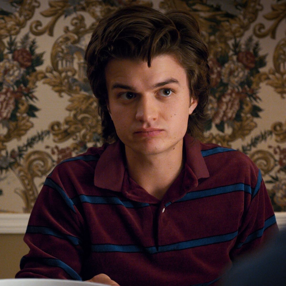 DJOLLANOV's tweet photo. i need joe keery to keep getting typecasted as pathetic losers for the rest of his life like nobody does it better https://t.co/Y0ZyBLv8by