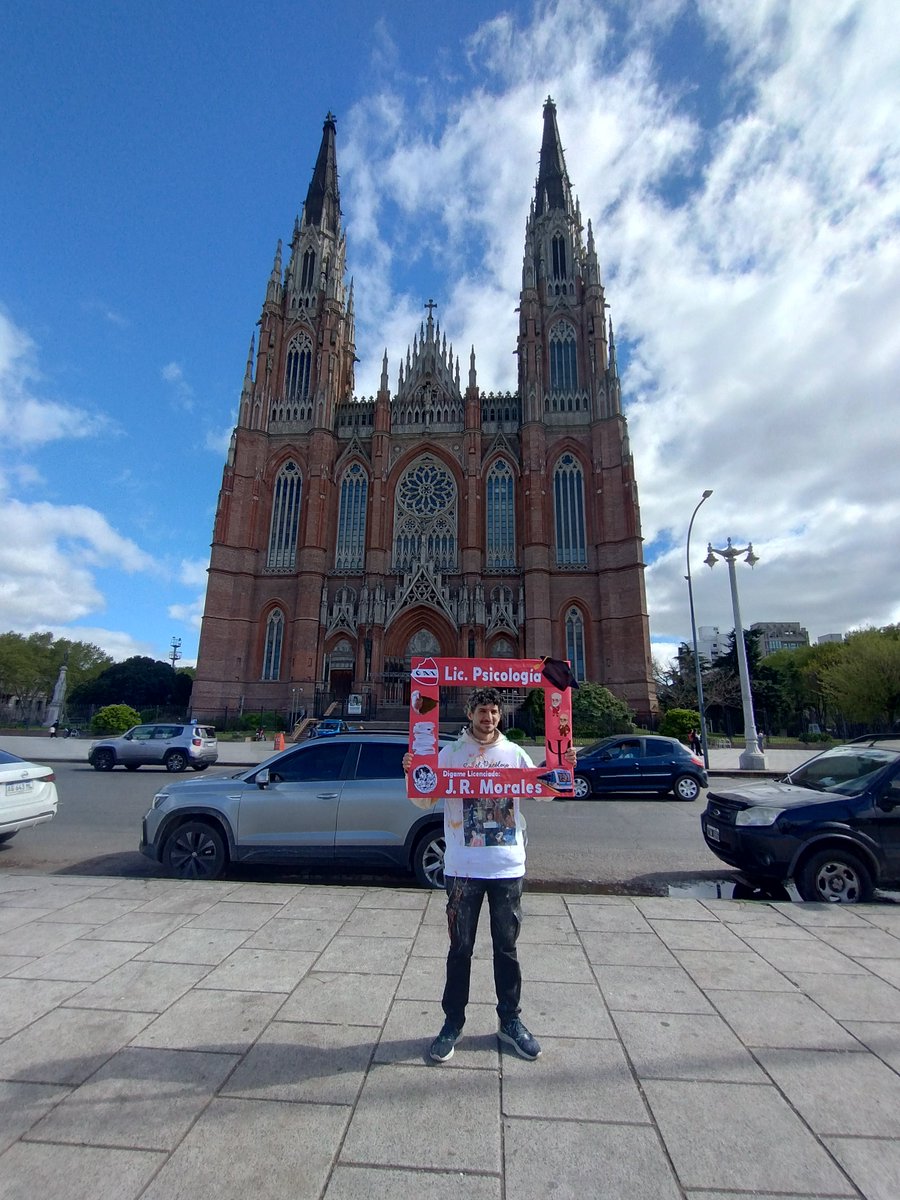 toobadenmifuner's tweet photo. mi novio se graduó de psicólogo tiren lugares donde puede tirar cv, tiene promedio de 7,50 hizo la carrera en 6 años e intentamos mudarnos juntos para el año que viene así que necesitamos dos sueldos 👉🏻👈🏻 https://t.co/LvvoJkR38t