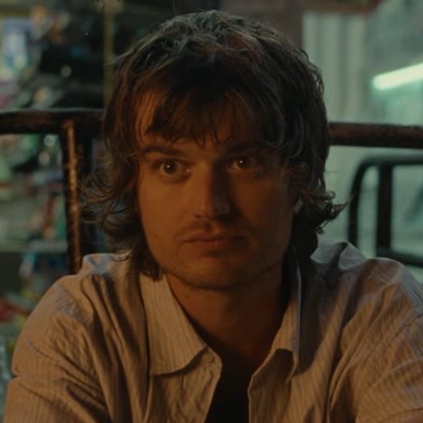 DJOLLANOV's tweet photo. i need joe keery to keep getting typecasted as pathetic losers for the rest of his life like nobody does it better https://t.co/Y0ZyBLv8by