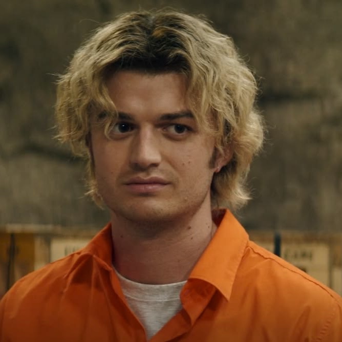 DJOLLANOV's tweet photo. i need joe keery to keep getting typecasted as pathetic losers for the rest of his life like nobody does it better https://t.co/Y0ZyBLv8by
