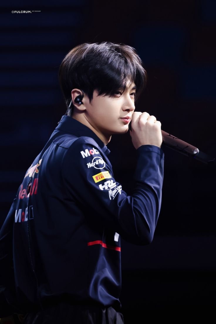 yyyanj99's tweet photo. 좀 충격적으로 잘생김 https://t.co/TueBGUaI2g