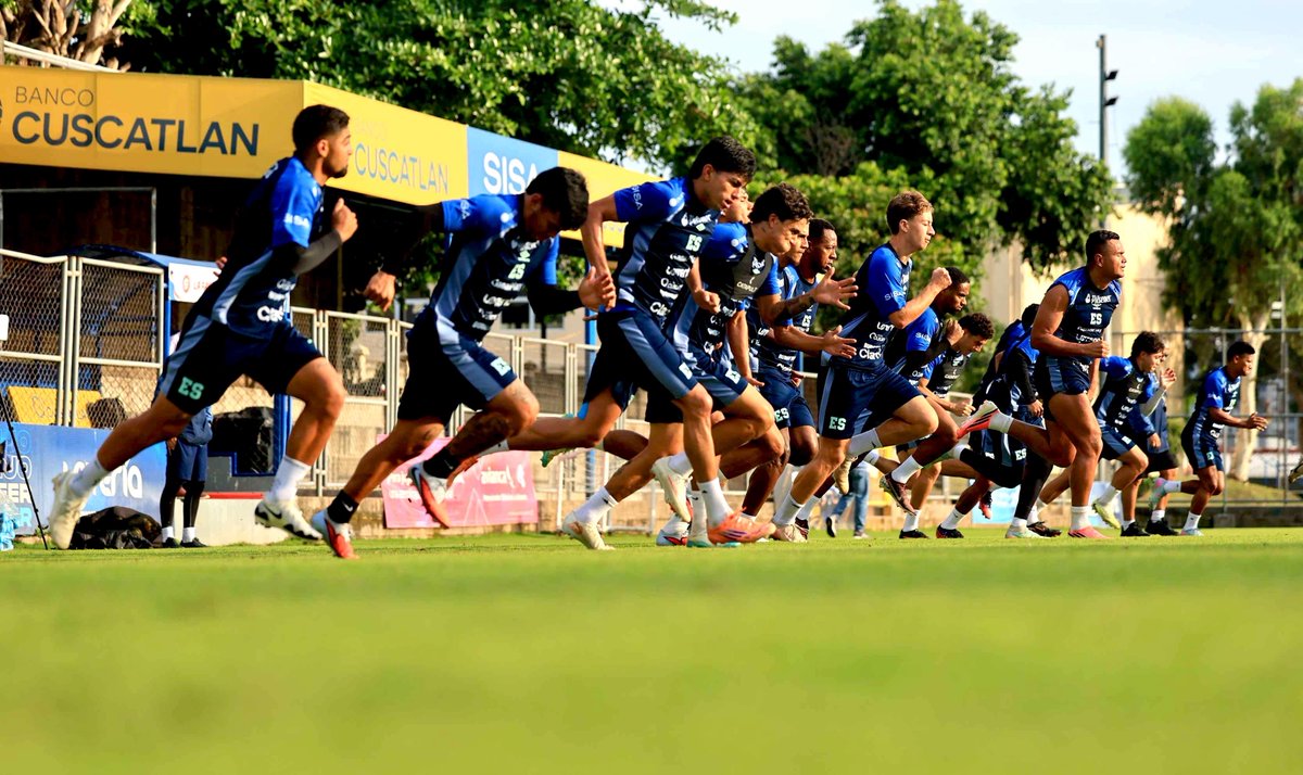 LaSelecta_SLV's tweet photo. 🇸🇻 Así vivimos el último entrenamiento previo a nuestro partido ante Jamaica.

📸 Mirá la galería completa en nuestro Instagram: https://t.co/6BvQlqWL8p

🇸🇻 El Salvador 🆚 🇯🇲 Jamaica
🕗 8:00 p. m.
🏟️ Estadio Cuscatlán
📺 FOX y Canal 4
#LaSelecta | #ElSalvador | #NationsLeague https://t.co/6leoWmXUWA