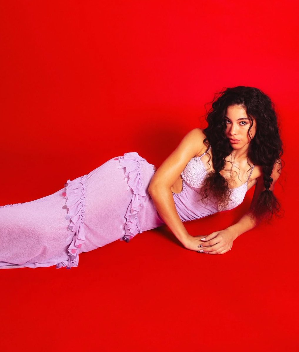 Kats_baby_cha's tweet photo. This is a whole pop star Kiara please listen to me babe https://t.co/TGgHZRz32j