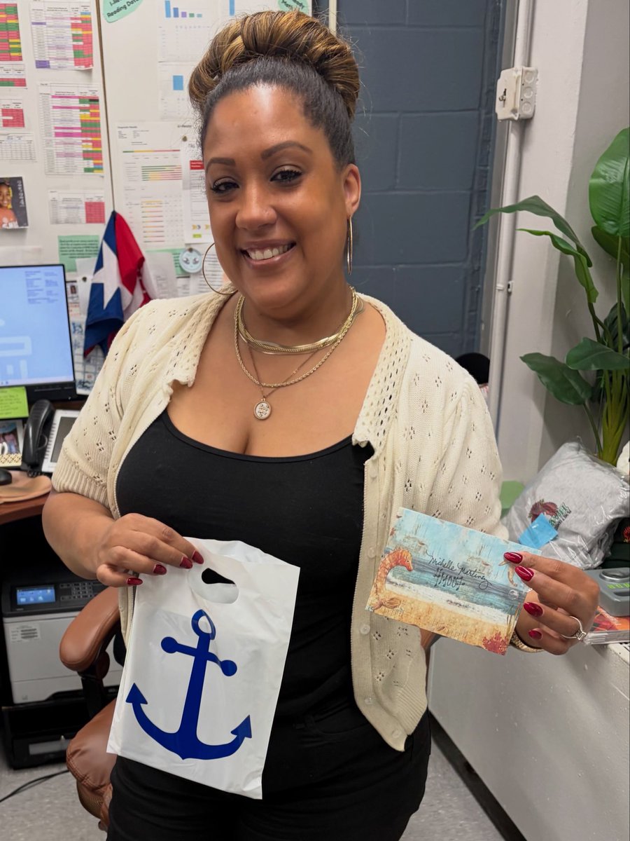 KristyDeLaCru15's tweet photo. Let’s celebrate our amazing @CSD_4 principals!  Principal Martinez is community-driven leader who has dedicated her life to the East Harlem community from paraprofessional, teacher, assistant principal, and principal! #nationalprincipalmonth @FollowCSA @hrubio @NYCSchools @UFT https://t.co/EGv2eB4srI