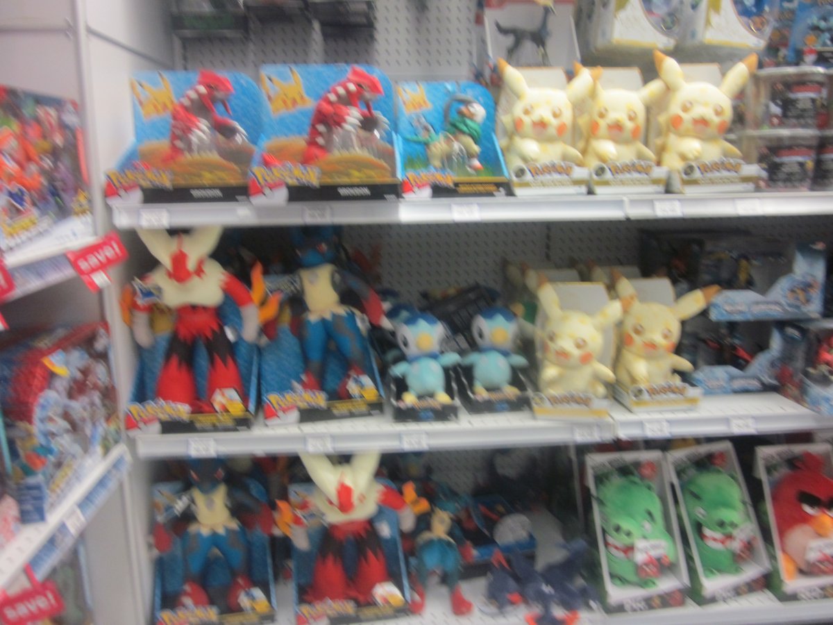 Linkachu33's tweet photo. Toys R us Canada circa 2013 by me https://t.co/Z4UOG0e871