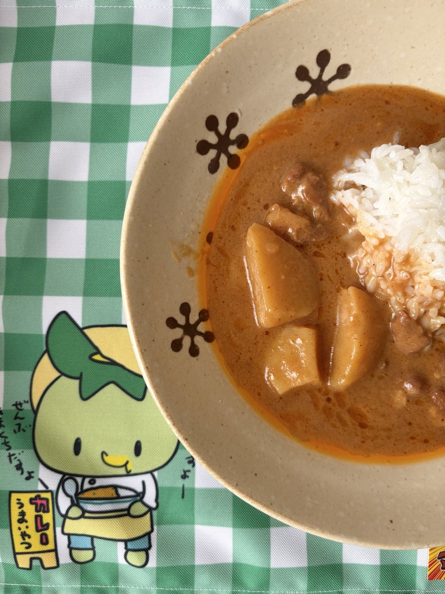 kappa_kotarou's tweet photo. #きんよーびはあさカレー🍛 
きょう！はふたたび！の
マッサマンカレー🍛\(*^8^*)/だーす✨

コタロウもだいすき！マッサマン✨\(*^8^*)/✨マッサマンカレーたべて、げんきもりもり！✨シールもついてるだすし、きおくりょく！も、あがるだすし、おいしー！だすし✨さすがマッサマン！なのだーす✨ https://t.co/n5LsIHdlOS