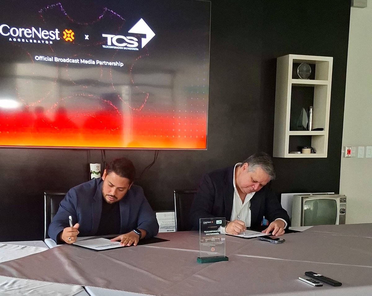 AquiEstaSV's tweet photo. La alianza contempla la cobertura de los principales eventos de CoreNest, entre ellos el lanzamiento de la aceleradora, sus cohortes de startups y los Demo Days. También incluye la producción conjunta de contenido sobre tecnología, innovación y emprendimiento. https://t.co/xgKMiS0ga9