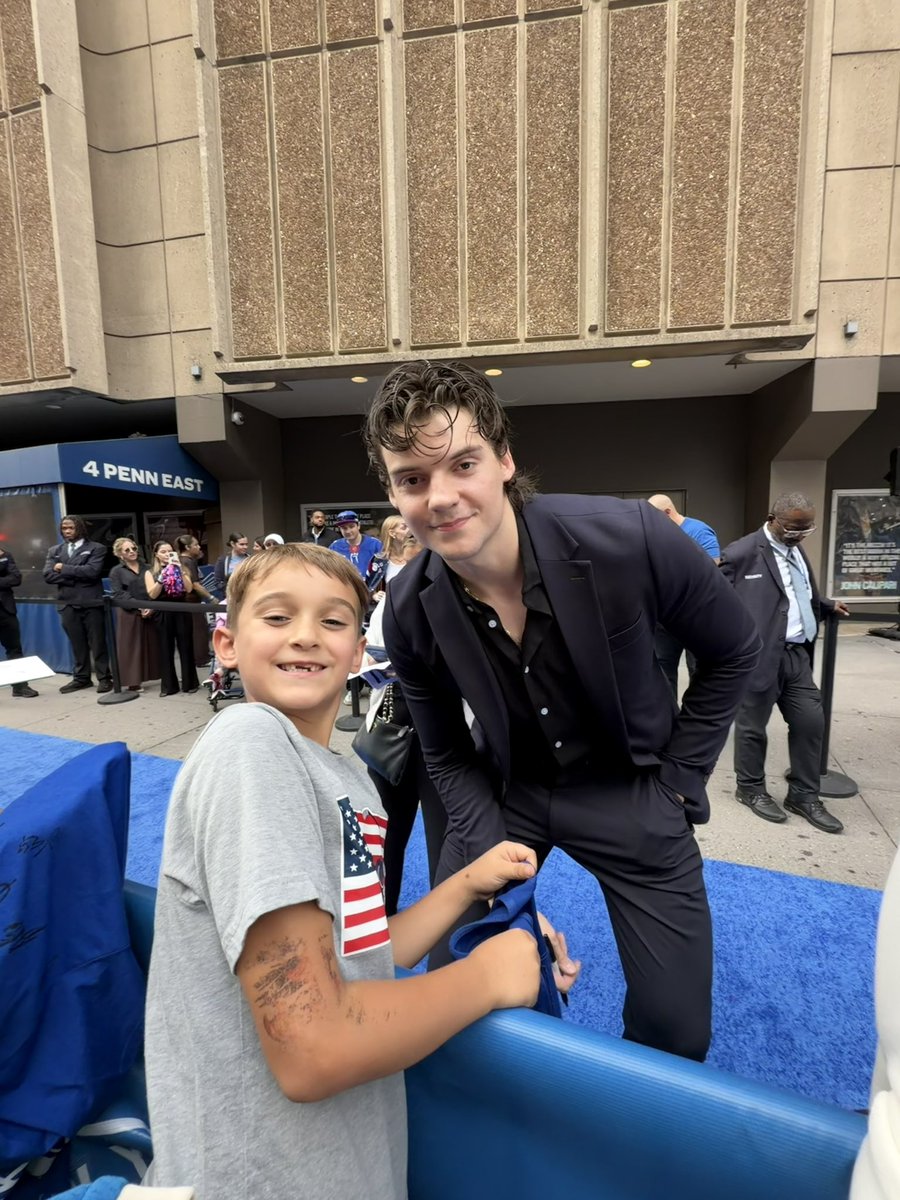 imsocuylle's tweet photo. REMPE!! #nyr https://t.co/X6QW5rHfi8