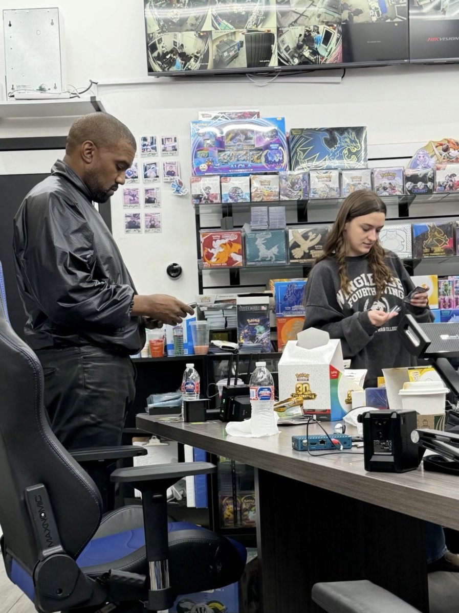 GoodAssSub's tweet photo. Another shot of Ye at LA Sports Cards https://t.co/g4skaBd2Xs