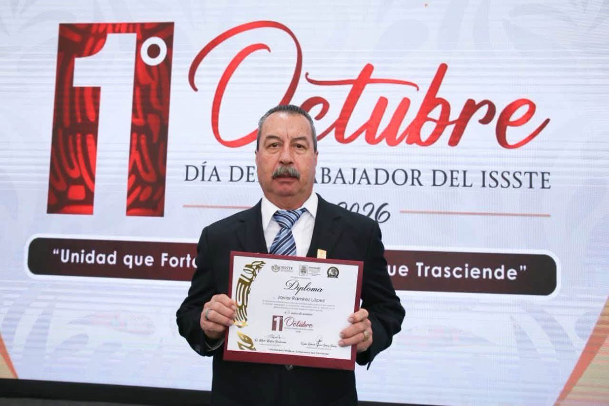 RocioVillarauz's tweet photo. En el día de las y los trabajadores del @ISSSTE_mx estuvimos en la Ceremonia conmemorativa con el @sntissste donde se reconocieron trayectorias de trabajo y escuchamos el mensaje del DG @martibatres para toda la base trabajadora.
#25PuntosTransformaciónISSSTE 
🏥🚑🛒🏡 https://t.co/V8wmCW8Wto