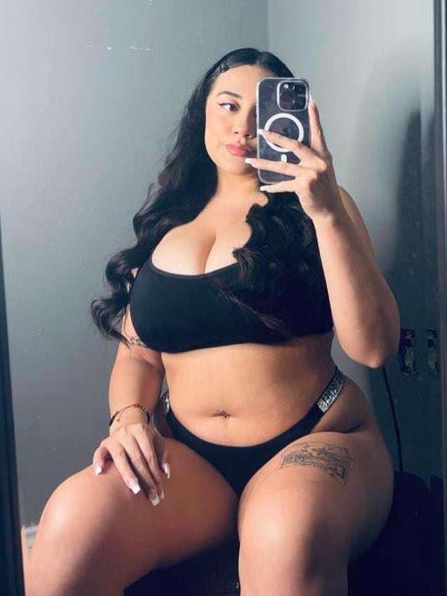 miajade2017's tweet photo. who gon come smash this cake #Dallas #Jokes #Latina #Easy https://t.co/i9BmhIetbj