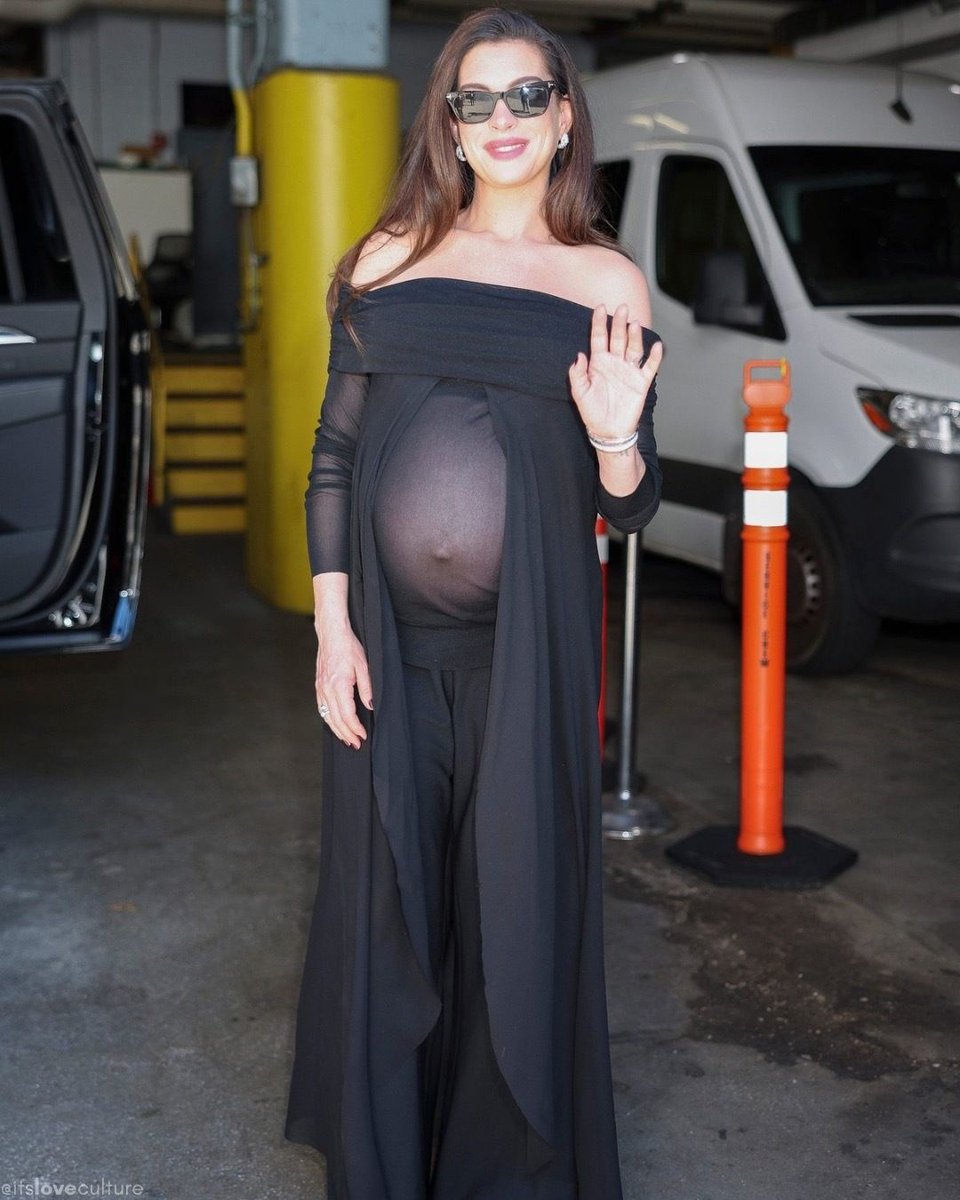 itsloveculture's tweet photo. A Anne Hathaway foi sem dúvidas uma das grávidas mais bonitas de Hollywood https://t.co/cNpo5SU01o