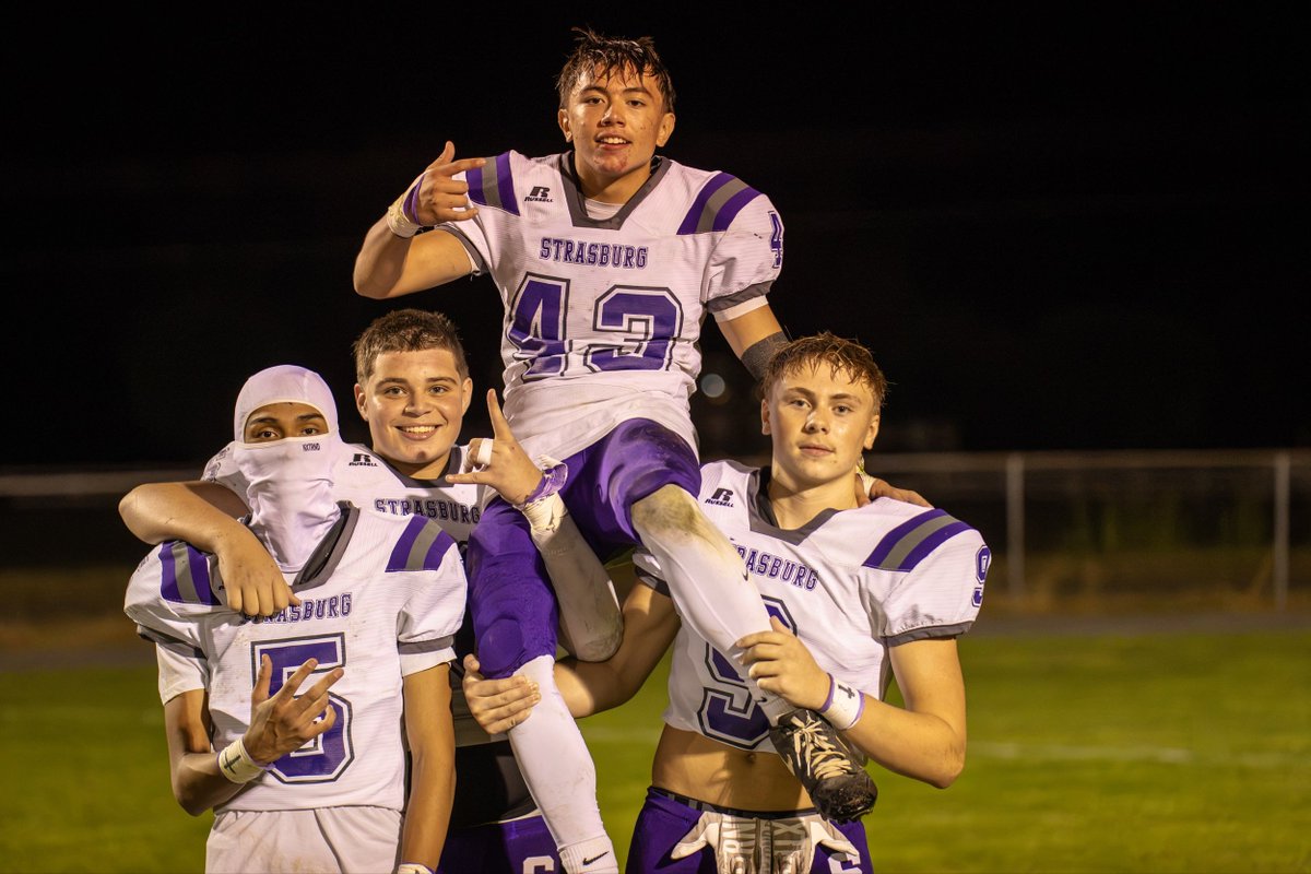 AaronKDesigns's tweet photo. A hard-fought win, then a well-earned celebration. 💜🏈 Go Rams!

Photos from Strasburg JV at Stonewall are available for purchase: https://t.co/5heka5zHVQ

#StrasburgRams #JVFootball https://t.co/sl43ON0Jdq