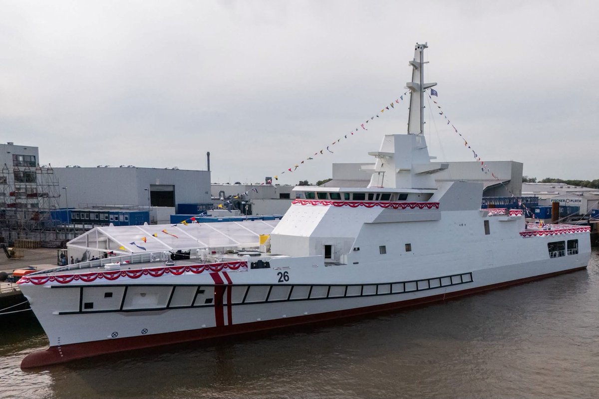 CollinSLKoh's tweet photo. Republic of Singapore Navy launches the first of latest Sentinel-class offshore patrol vessels, based on Germany’s Potsdam-class that serves the Bundespolizei. The OPV is uniquely white instead of grey hull, bears no RSS prefix. https://t.co/Qe6F28szV2 https://t.co/2xoi1N31ZS