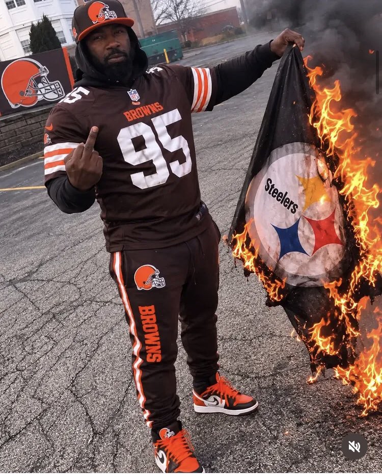 oleek___'s tweet photo. Lets go 🏈 https://t.co/r913wagC97