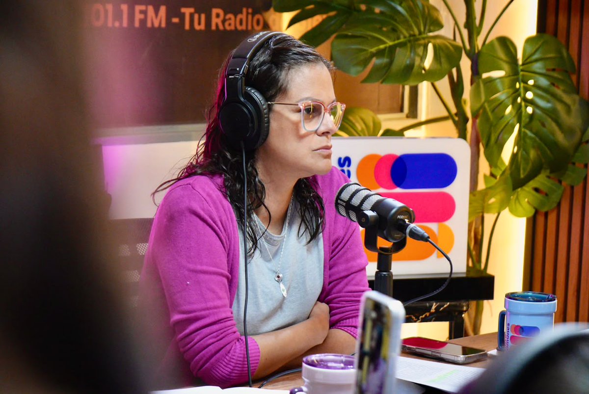 entrecomunesve's tweet photo. #AHORA | Socióloga venezolana @germaniaff_ven en el programa radial Entre Comunes: 

"La Ley contra el Odio tiene unos principios que todos debemos reconocer: la paz, la igualdad, la diversidad. Pero, más allá de la ley, hay que hacer una transformación cultural".

#1Oct https://t.co/59tNd38J4h