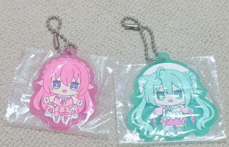 DailyNegitoro's tweet photo. Day 773: Mikuluka rubber keychains! #初音ミク #巡音ルカ #ネギトロ #negitoro #ミクルカ #mikuluka #VOCALOID https://t.co/OX5xpybY74