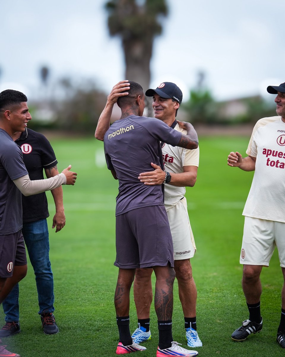 Universitario's tweet photo. 𝗢𝗧𝗥𝗔 𝗩𝗘𝗭 𝗘𝗡 𝗖𝗔𝗦𝗔, «𝗣𝗥𝗢𝗙𝗘» 🫶👨‍🏫

#ConLaUsiempre https://t.co/NKOA5b1Jz5