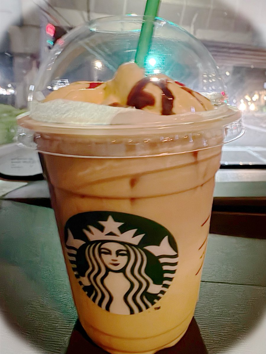 ktchiko's tweet photo. スタバ新作ピカチュウコラボのフラペチーノ❣️キャラメルとハニーのホイップにチョコソースかかっていて中のラテ、キャラメルハニーソース混ぜて飲むと美味しい(^^) #ピカチュウハニークリームラテ#STARBUCKS https://t.co/cS8xHTJbJY