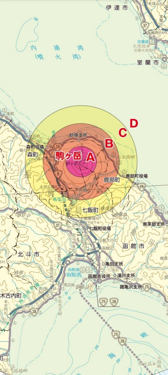 koma1073099813's tweet photo. 噴火の度合いと風向きで変わるけど駒ヶ岳が噴火したら
・函館本線
・国道5号、国道278号
・道央道
全てが通れなくなると思う https://t.co/x3jzMg8LNf