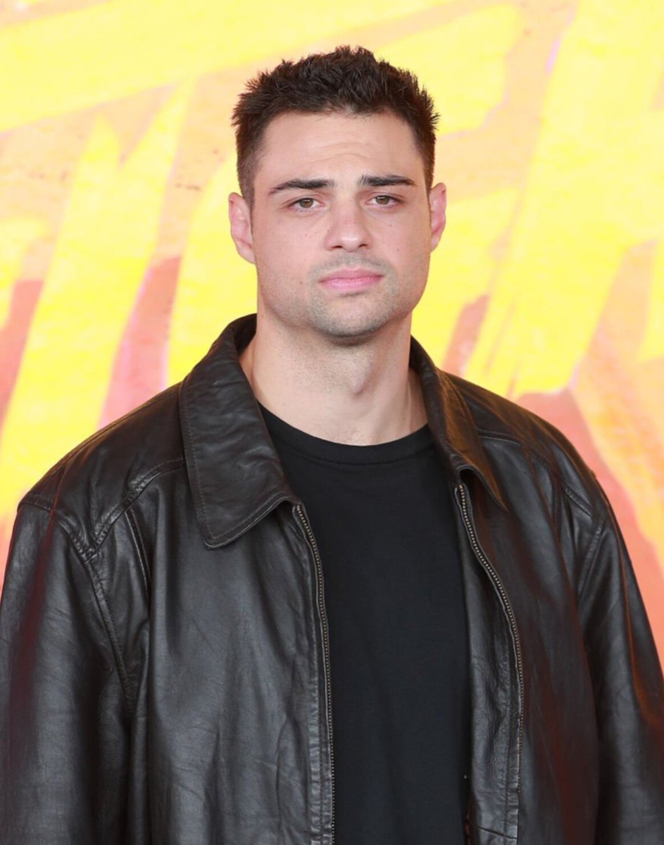 Noahcentineo247's tweet photo. Noah Centineo photocall in London tonight #StreetFighter https://t.co/mfQ57eErlH