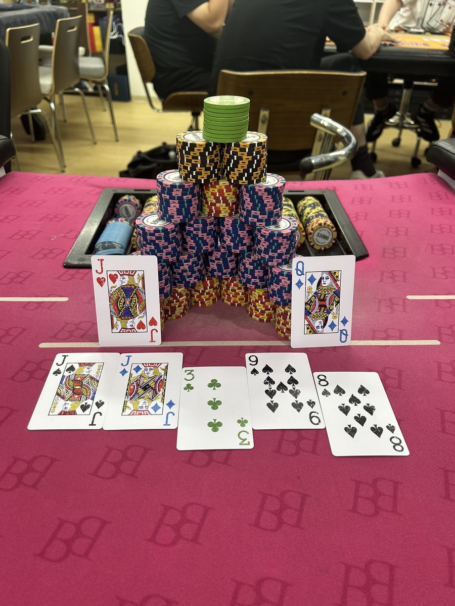 YumaInaura's tweet photo. 最近参加したポーカーアミューズメント店のトーナメント4連続優勝した

- UNIVERSE NIght Stack 1 / 20
- ポーカーらぼBB バウンティ 1 / 17
- ポーカーらぼBB 1K 1 / 7
- ポーカーらぼBB バウンティ 1 / 21 https://t.co/2uXinFGyJU