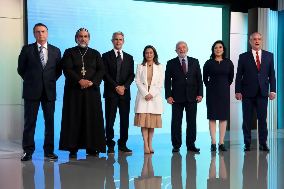detremura's tweet photo. Sempre que alguém fala em debate presidencial eu lembro desse elenco épico https://t.co/SbaZS83shm