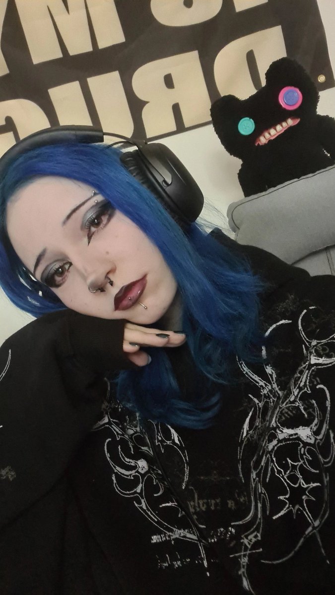animatednelly's tweet photo. last chance to vote animatednelly for the hidden gem in streamer awards!!! https://t.co/fpJtc3AdmK