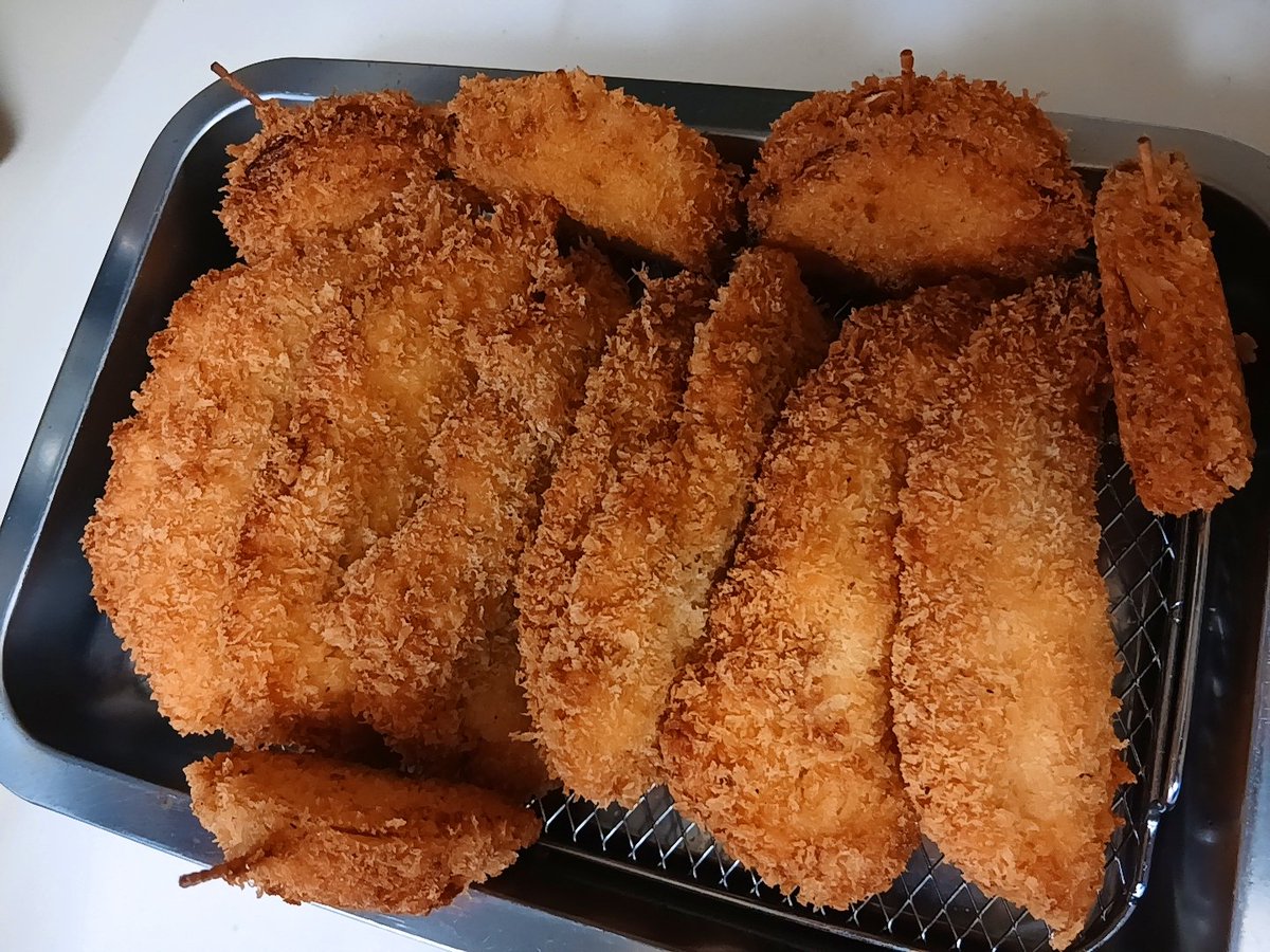 yott_chan's tweet photo. ささみかつ弁当🍱
ささみかつ&amp;玉ねぎ、くらこんれんこん🎶ごつ盛り
8:00の時点で洗濯4回まわしたのすごい✨️だけど雨😭☔
色々期限が迫っていて📄
大きくなっても手がかかる子はかかり個性なのかな～💦

 #お弁当  #おうちごはん https://t.co/BStgHX32xB
