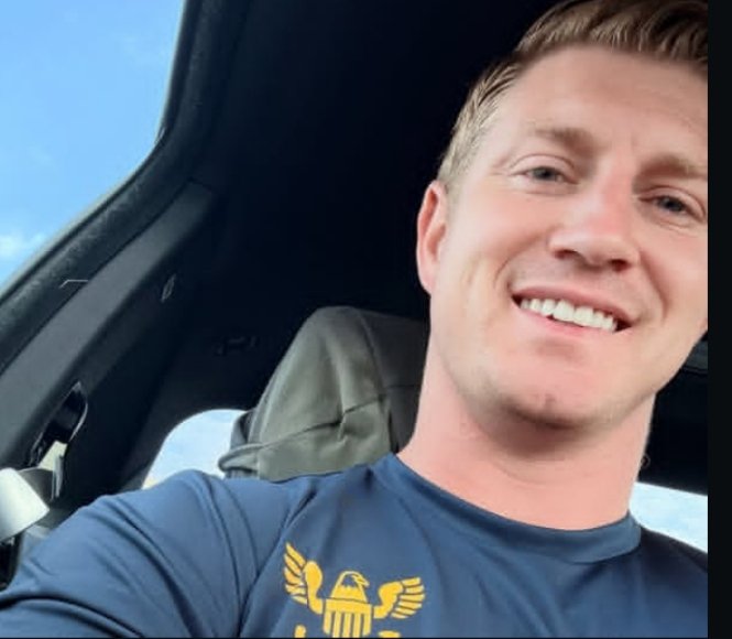 Seanjordan48's tweet photo. 18 inches. Sizes doesn't matter right? https://t.co/cg3zvrI4wV