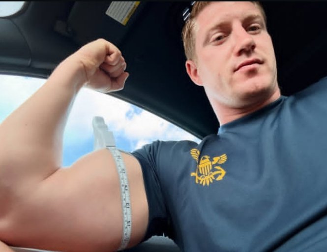 Seanjordan48's tweet photo. 18 inches. Sizes doesn't matter right? https://t.co/cg3zvrI4wV