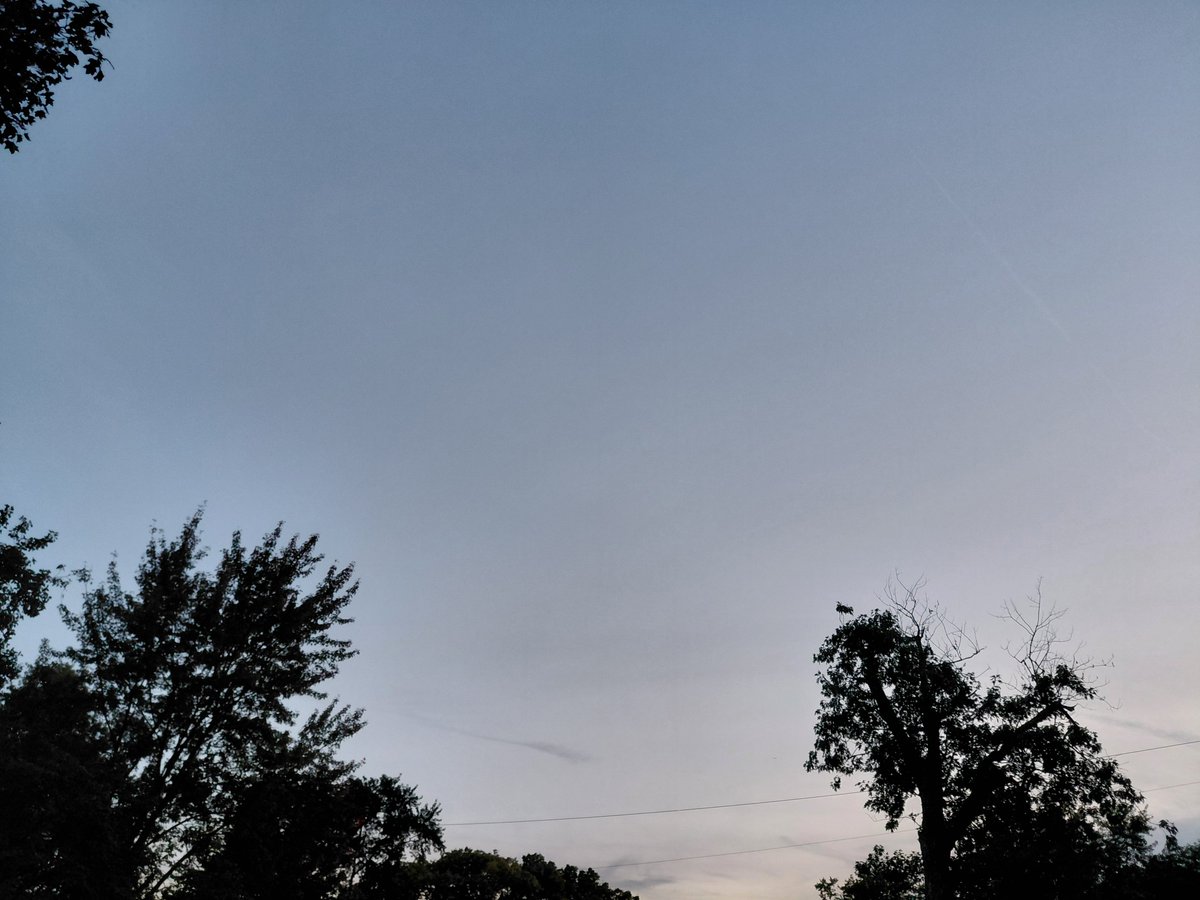 ohiohank's tweet photo. Past sunset half way to last light #MyFrontDoor https://t.co/XTG42GjbCB