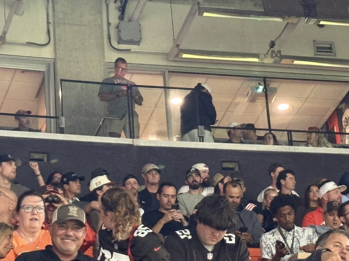 JIA1745's tweet photo. Guardians whole team is in my section. https://t.co/wJjE5h2Q70