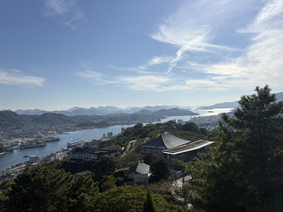 yutaisaiko's tweet photo. ワキタ（8125）の株主優待旅で福山の次は尾道へ🐈
綺麗な景色とレトロな街並みに癒されました🏘️
尾道ラーメンは背脂系で意外とガツンとしていて美味でした🍜

#投資家さんと繋がりたい
#株主優待 https://t.co/pB2AYDgfbj