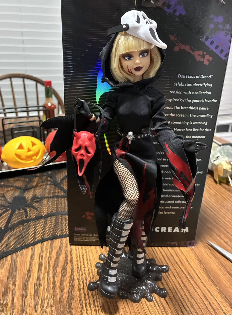 bitchhcraftt's tweet photo. Honestly I’m really impressed with her for $40 seeing as shes the same quality as the single skullectors that are $60+ https://t.co/Q2edITYSA0
