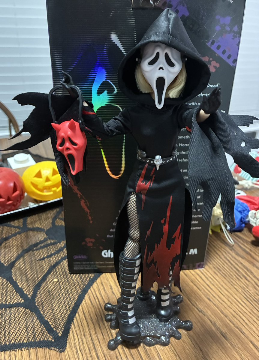 bitchhcraftt's tweet photo. Honestly I’m really impressed with her for $40 seeing as shes the same quality as the single skullectors that are $60+ https://t.co/Q2edITYSA0