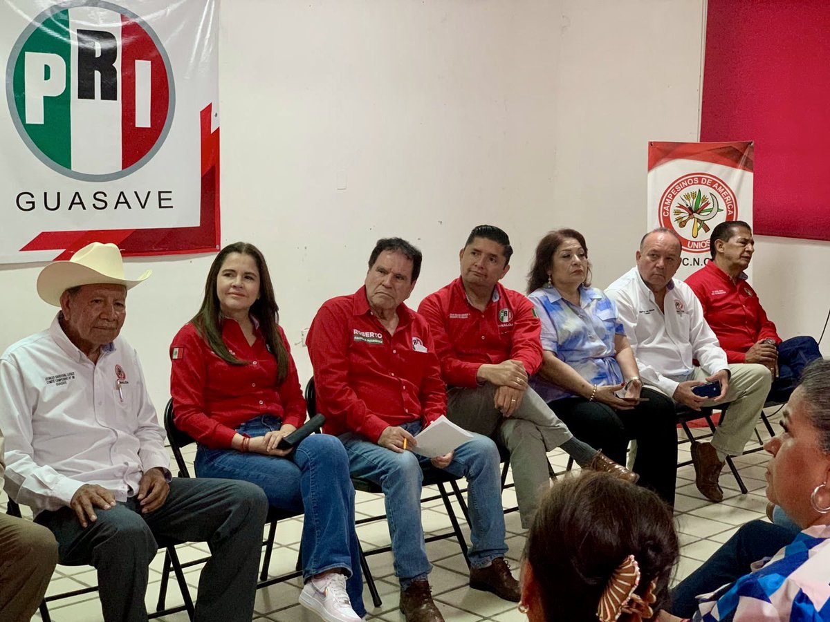 CDEPRISinaloa's tweet photo. Sostuvimos un encuentro con liderazgos de la CNC en el municipio de Guasave, fortaleciendo el diálogo, la organización y el compromiso de trabajar juntos por las causas del campo y de las familias sinaloenses. 💚🤍❤️
#PRISinaloa #CercaDeLaGente #UnidadYTrabajo #Guasave https://t.co/6Gkm4h4Cid