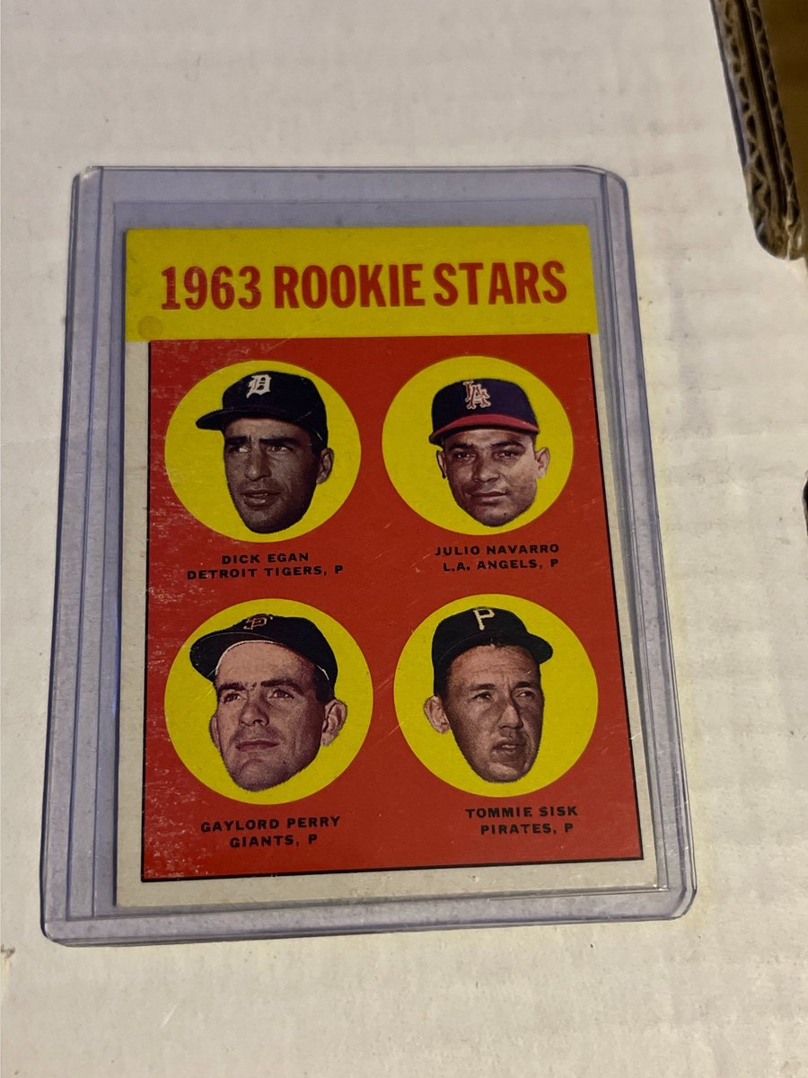 SignedCards's tweet photo. $5 Pwe 1963 Topps Gaylord Perry rookie https://t.co/P5zPYugtbs