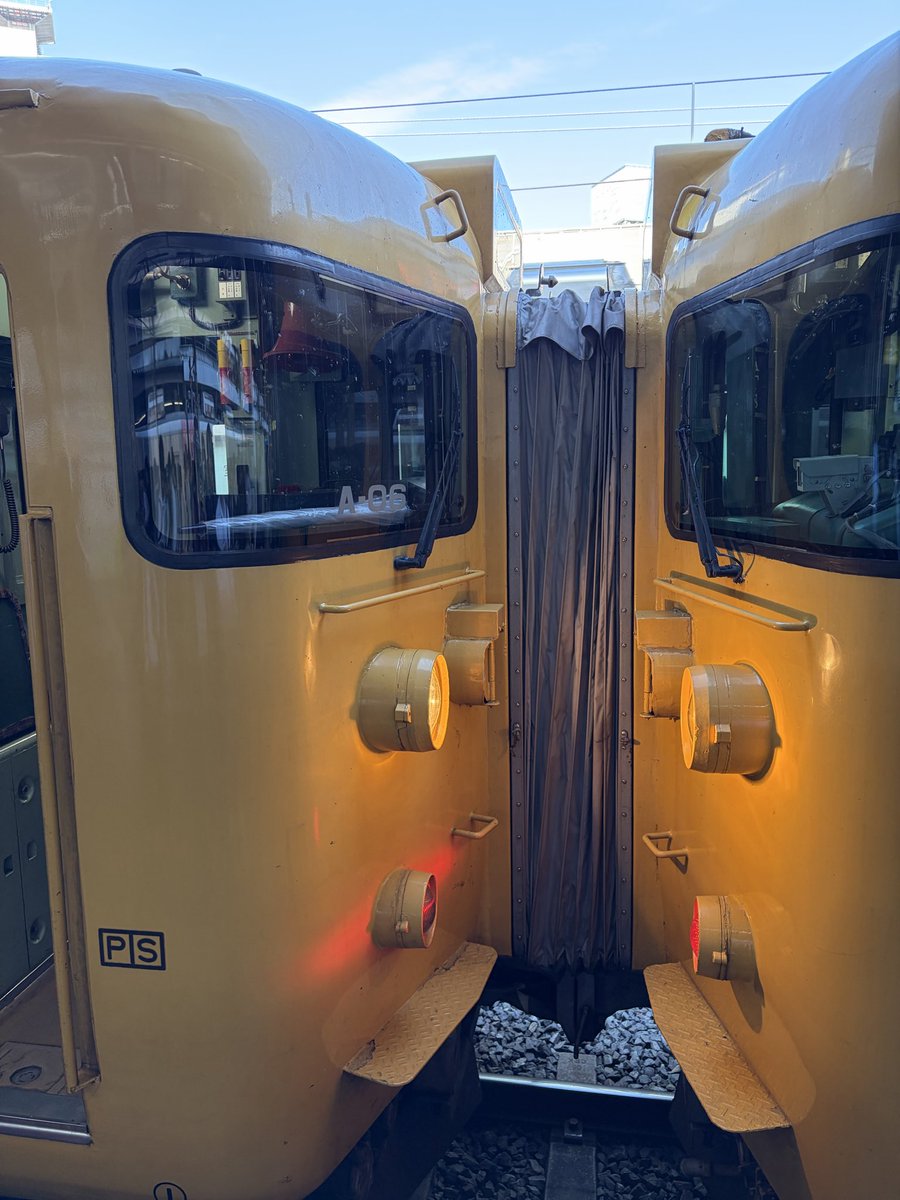 HakubiLine1226's tweet photo. 10/2(金)
明日に行われるダイヤ修正のため、
115系の7連ともに、伯備線、赤穂線運用が姿を消すことになります。
これで、115系の定期重連運用(844m)も消滅しました。
長らくのご活躍、お疲れ様でした。 https://t.co/LAQ9g7Hjya