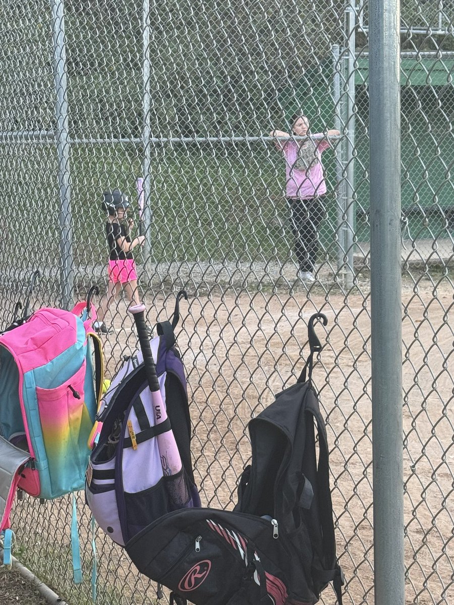 MinkaClawson30's tweet photo. I remember a few years ago when some of the high school girls would help our practices and how awesome it was. So when @SherRybolt2029 asked if I wanted to help her and her dad with their 8u team, I jumped at the chance. It’s so much fun and it’s a great feeling to help the littles. @tagupSoftball @themaineventsb @ExtraInningSB @LineDsoftball @SBRRetweets @PA_recruit @SoftbalAmerica @PrepSoftball @TOP_D1RECRUITS @coach_crowell @_TimWalton @CoachJexx_KSU @SaraPelegreen @2Ganeff @Coach_Alameda @GerryGlasco @TexasCoachWhite @UGACoachTony @ABaggetta @laurenfoster02 @Coach2K_OSU @mzerkleee @Shannon_Mini27 @coachmegsmith @VTechSBcoach @KarenWeekly @DukeCoachYoung