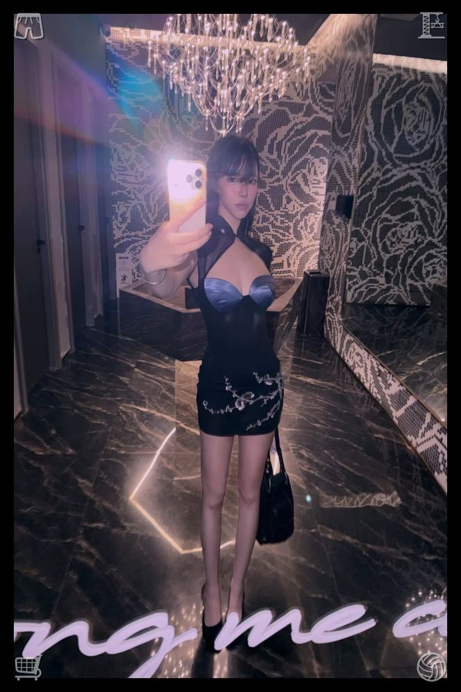 xmr0937h's tweet photo. 🧍Zoo with girlfriend We are delightedAs the day turned to evening, Lila changed into a more elegant look—navy blue wrap dress, paired with silver heels and a silver clutch. She curled her hair and added a red lipstick, perfect for a beachside dinner. https://t.co/eiKpMtzlZQ