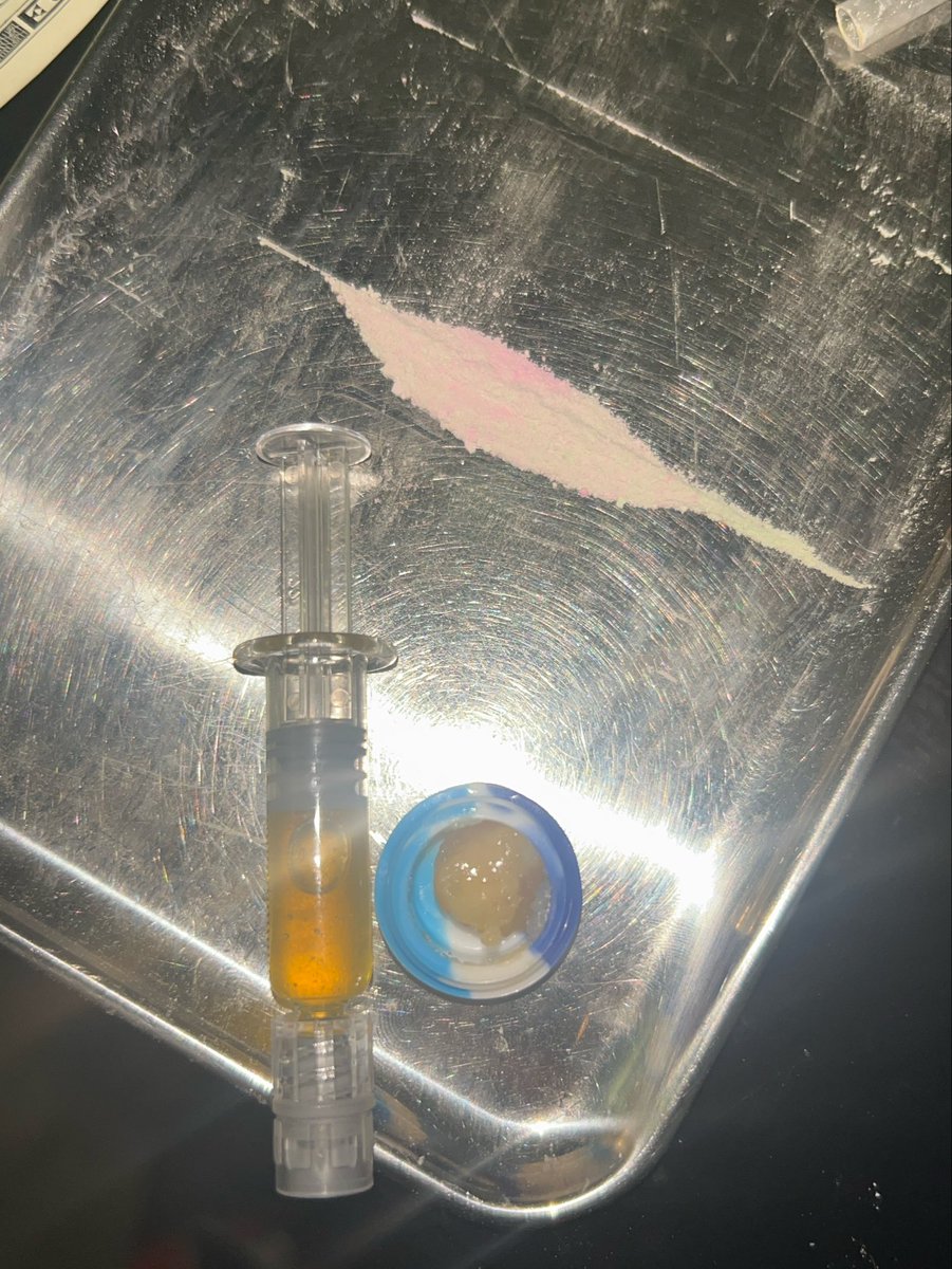 izzyrxchrollxn's tweet photo. almost forgot the syringe &amp; wax https://t.co/1s9BvvsNX2