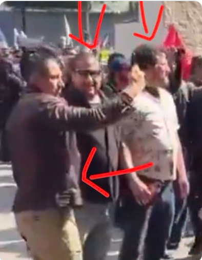 Iherreraa's tweet photo. Quienes son estos tres que observaban y dirigían a los delincuentes de la Confech? https://t.co/bTaEkL0czw