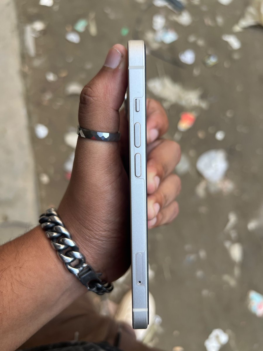 sany_6889's tweet photo. iPhone: 13
Bh:88
Ram/Rom:-128/4
Full fresh 
No scratch .

DM 

#lurex https://t.co/HNeolMGgqt
