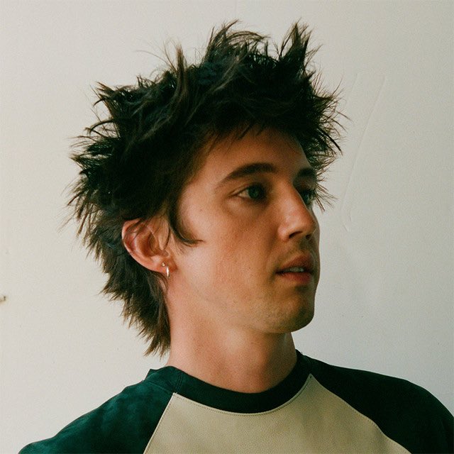 PopCrave's tweet photo. Troye Sivan on ‘She’s The Best’ track #2 “Canada Dry”:

“oogey gooey slinky back arch pop about a handsome Canadian i want to suck dry LOL” https://t.co/OhVYBhC5yX