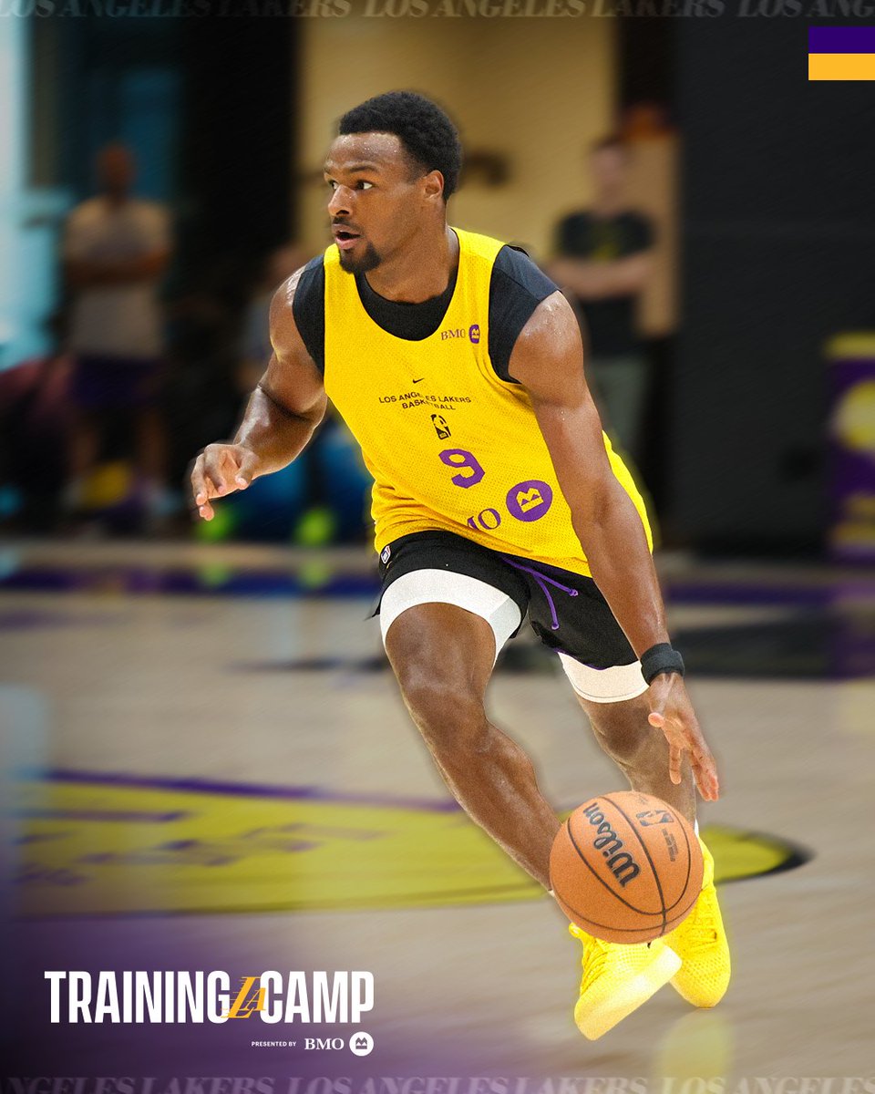 Lakers's tweet photo. Another day in the office 

@BMO_US | Lakers Training Camp https://t.co/OySJGkHNwZ